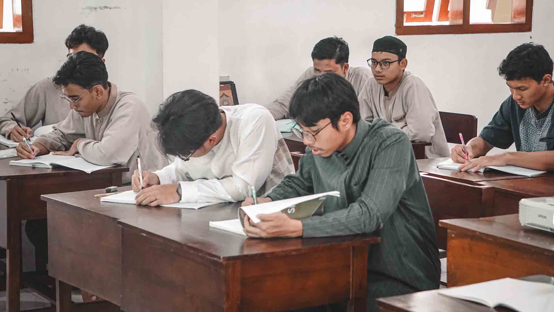 KEGIATAN BIMBINGAN BELAJAR SANTRI