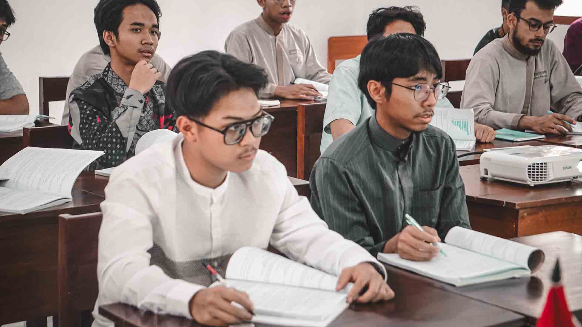 KEGIATAN BIMBINGAN BELAJAR SANTRI