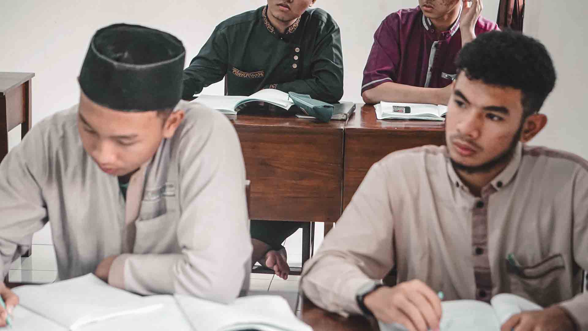 KEGIATAN BIMBINGAN BELAJAR SANTRI