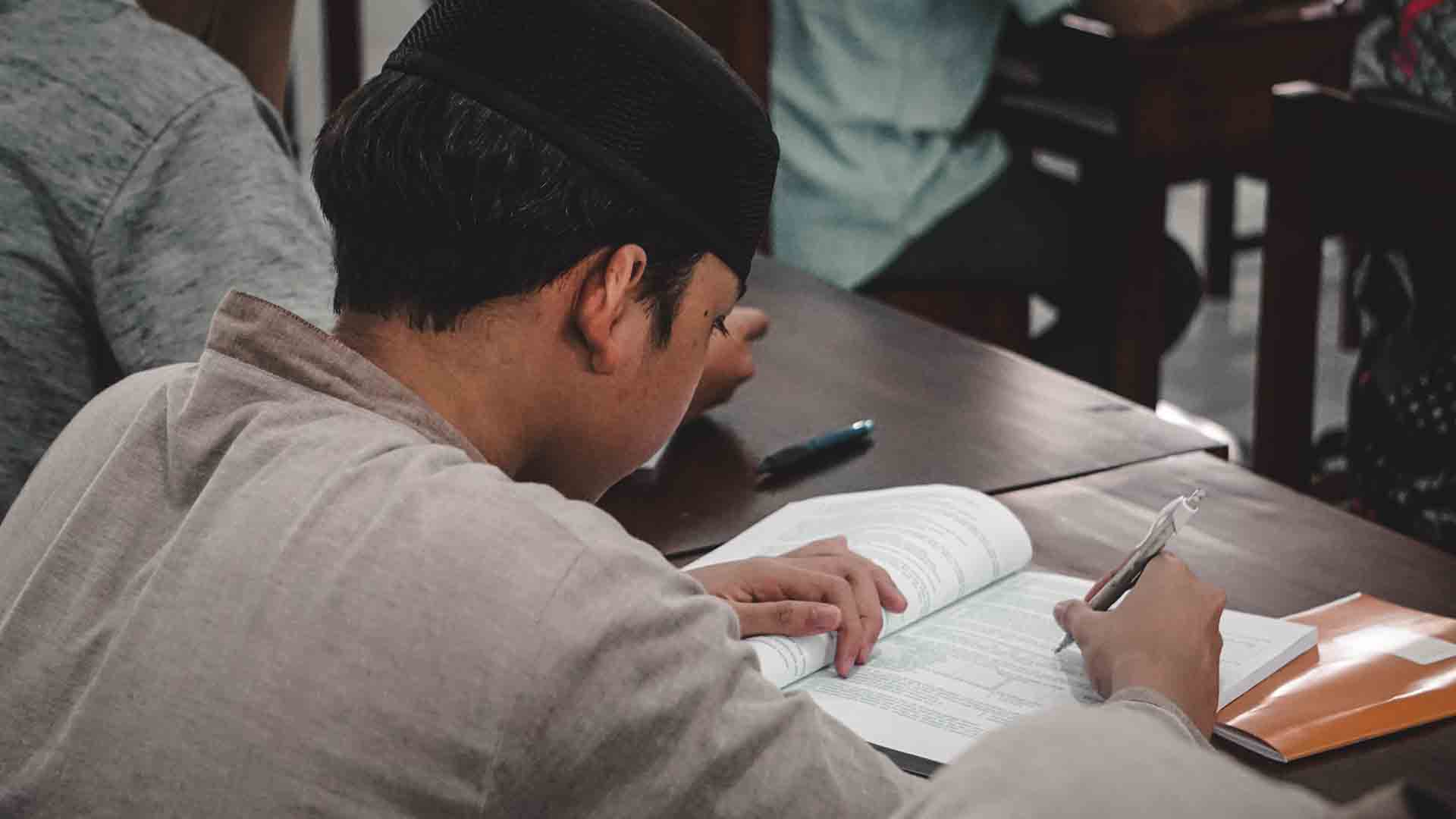 KEGIATAN BIMBINGAN BELAJAR SANTRI