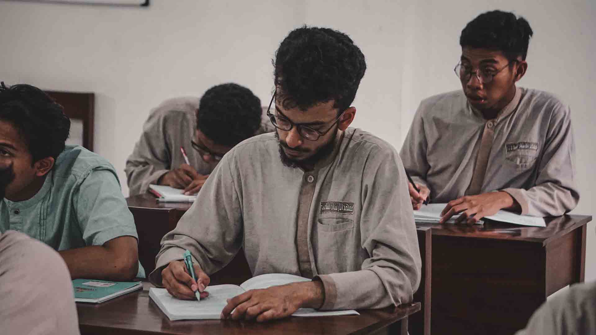 KEGIATAN BIMBINGAN BELAJAR SANTRI